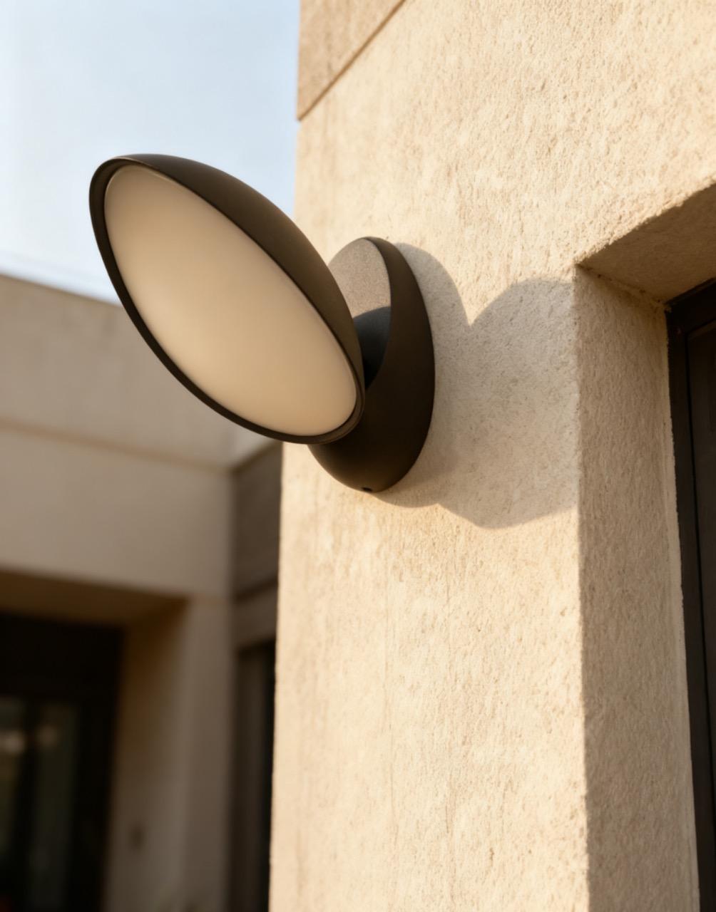 The Batona Wall Lamp
